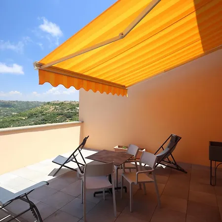 Le Terrazze Della Planargia לינה וארוחת בוקר 3*